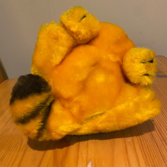 Vintage 80’s Graduation Garfield Stuffed Toy - Picture 3 of 4